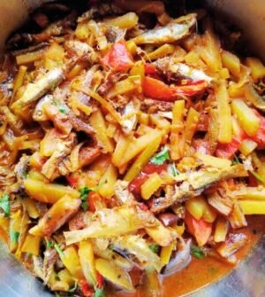 আলু দিয়ে ছোট মাছের চচ্চড়ি (Choto Mach Aloo chorchori)